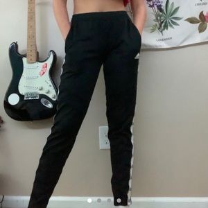 Adidas track pants size small💘